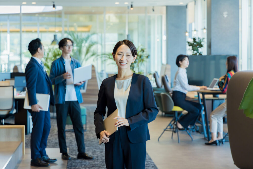 対話で事業の優先順位と設計を整えるイメージ